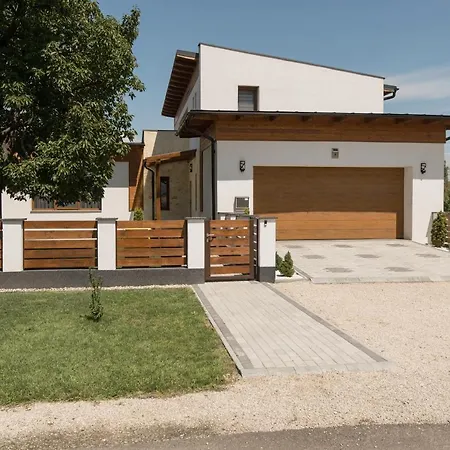 Eszterhaz Vila Balatonkeresztúr